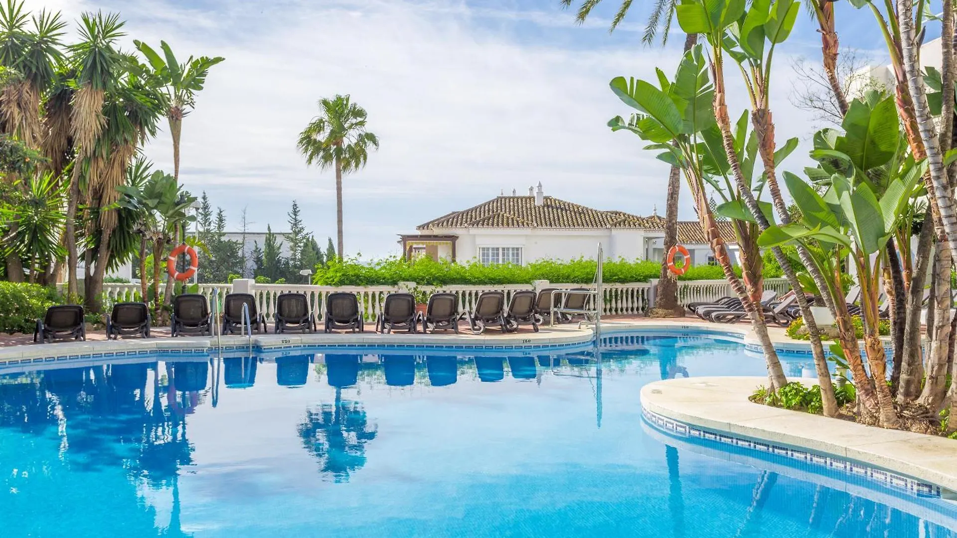 Royal Oasis Club At Pueblo Quinta Aparthotel Benalmádena 3*,